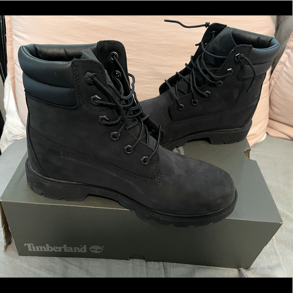 Black Timberlands - Picture 1 of 2